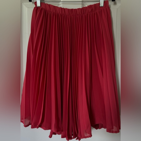 Pink pleated skirt! Size M. Like new. - Picture 2 of 2